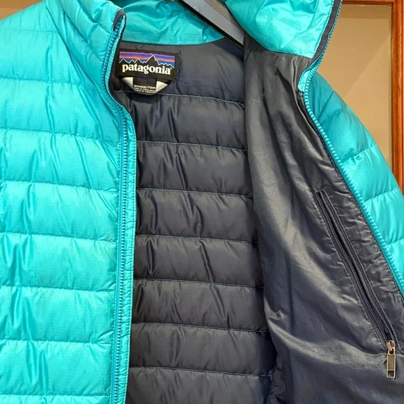 Patagonia Women's Vibrant Blue Puffer Jacket - Picture 5 of 5